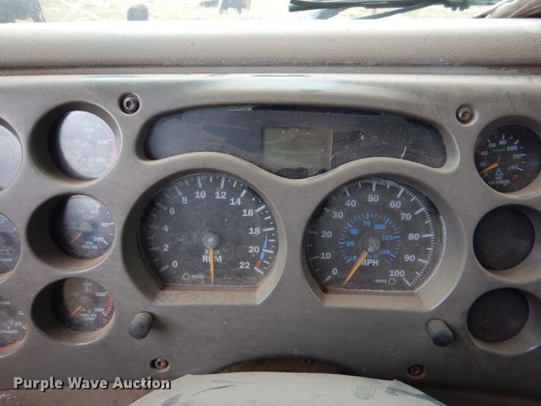 image for item DL0689 2001 Mack CH612  semi truck