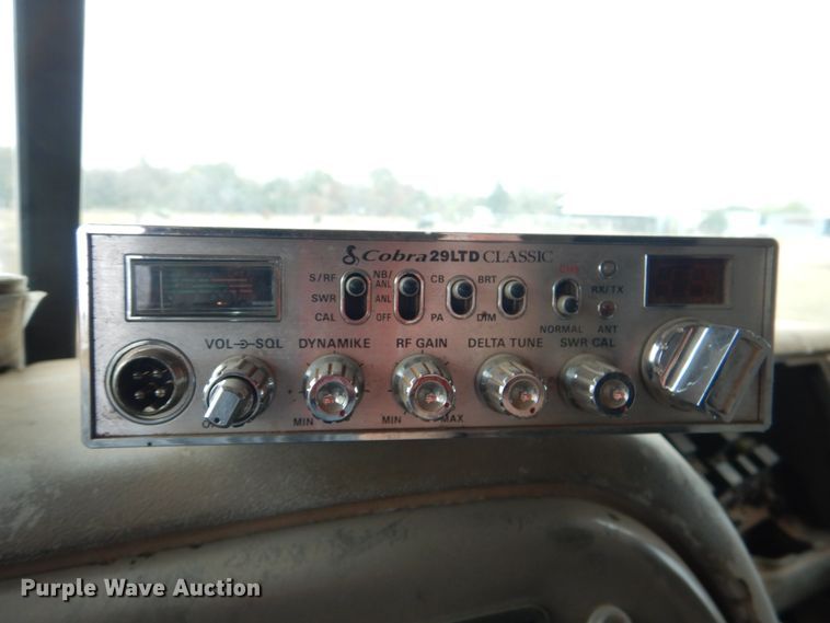 image for item DL0689 2001 Mack CH612  semi truck