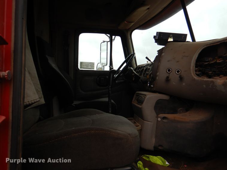 image for item DL0689 2001 Mack CH612  semi truck