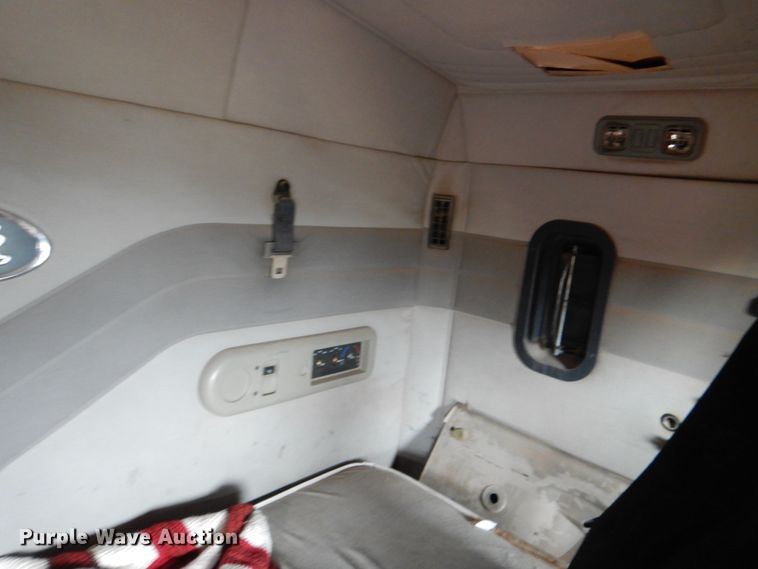 image for item DL0689 2001 Mack CH612  semi truck