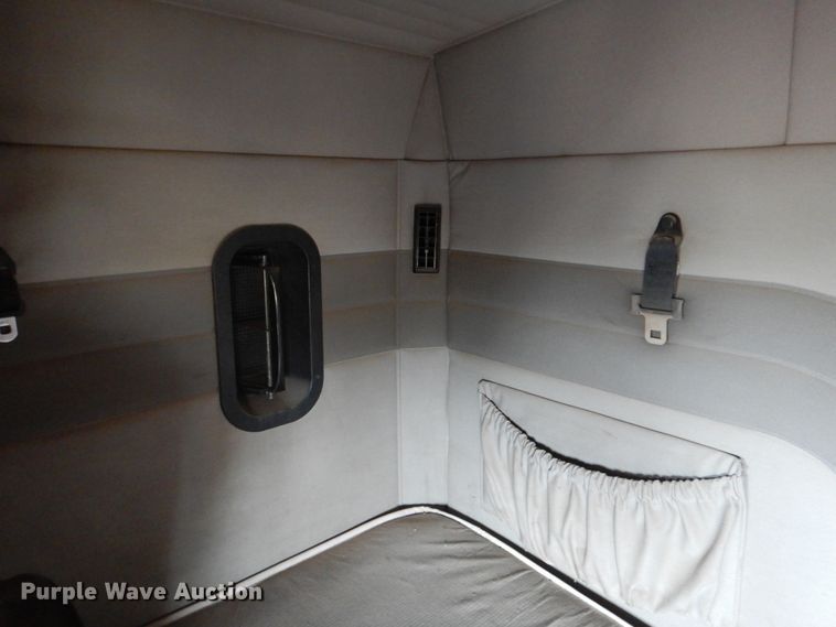 image for item DL0689 2001 Mack CH612  semi truck