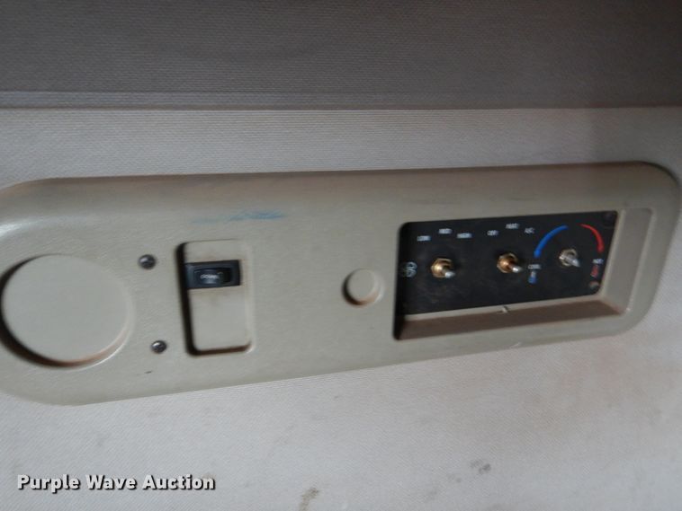 image for item DL0689 2001 Mack CH612  semi truck