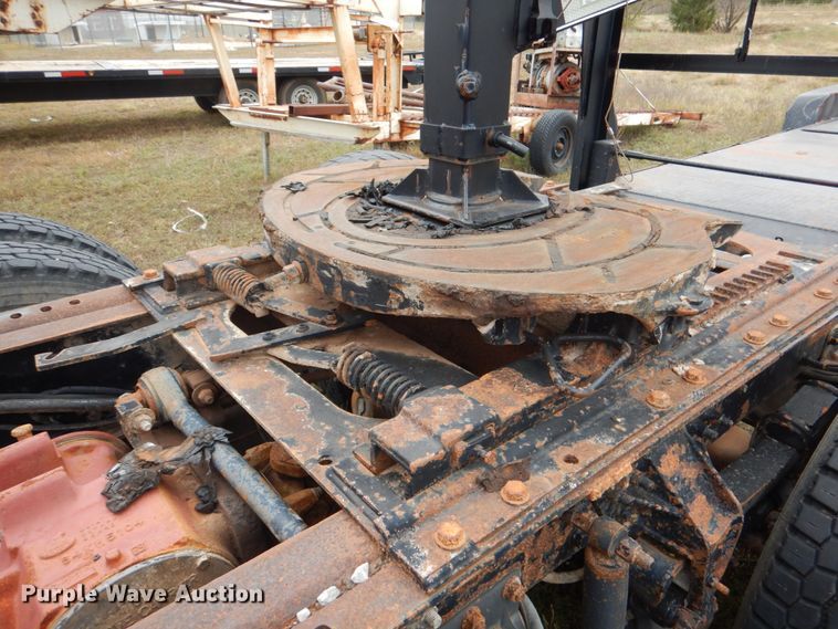 image for item DL0689 2001 Mack CH612  semi truck