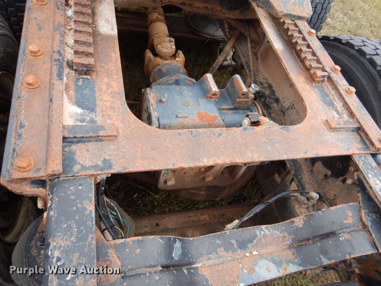 image for item DL0689 2001 Mack CH612  semi truck