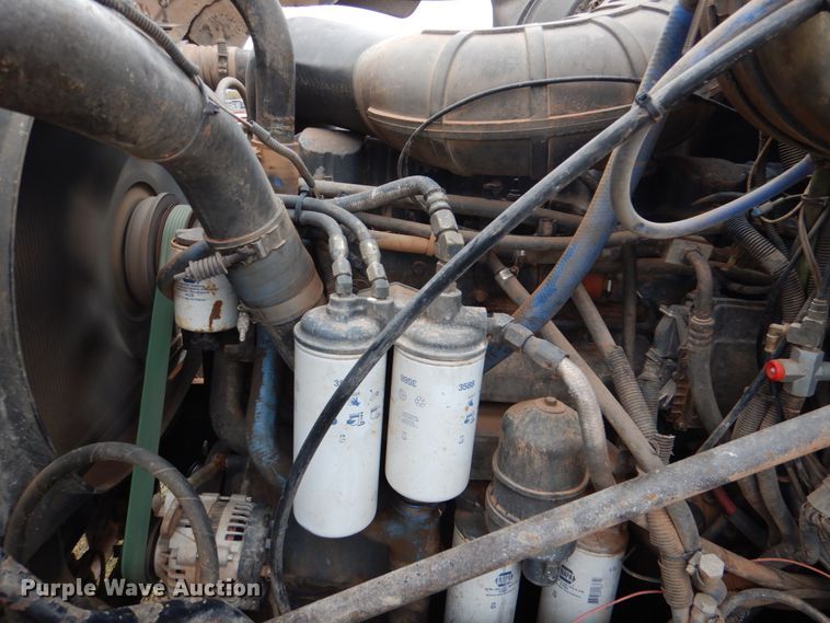 image for item DL0689 2001 Mack CH612  semi truck