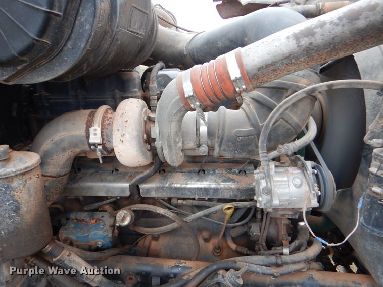 image for item DL0689 2001 Mack CH612  semi truck