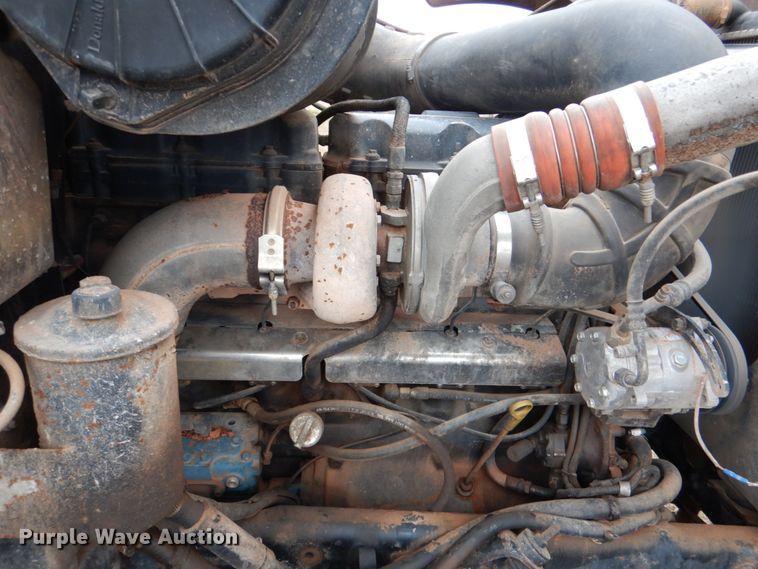 image for item DL0689 2001 Mack CH612  semi truck