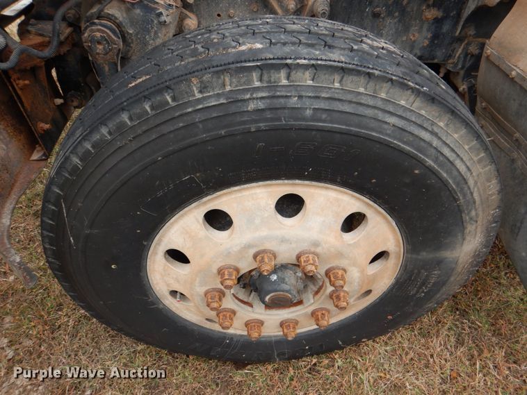 image for item DL0689 2001 Mack CH612  semi truck