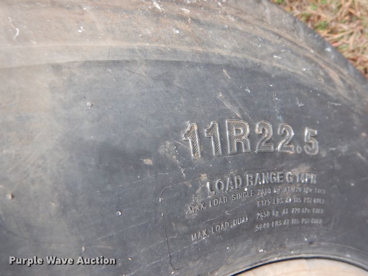 image for item DL0689 2001 Mack CH612  semi truck