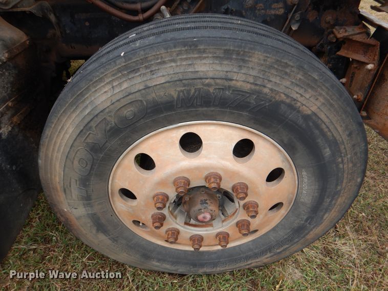 image for item DL0689 2001 Mack CH612  semi truck