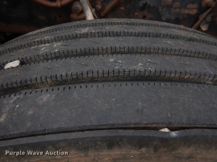 image for item DL0689 2001 Mack CH612  semi truck