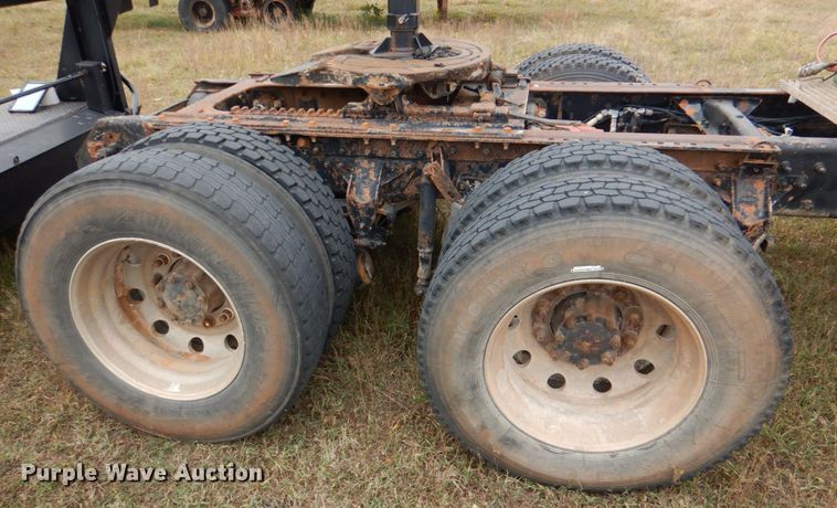 image for item DL0689 2001 Mack CH612  semi truck