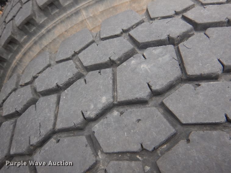 image for item DL0689 2001 Mack CH612  semi truck