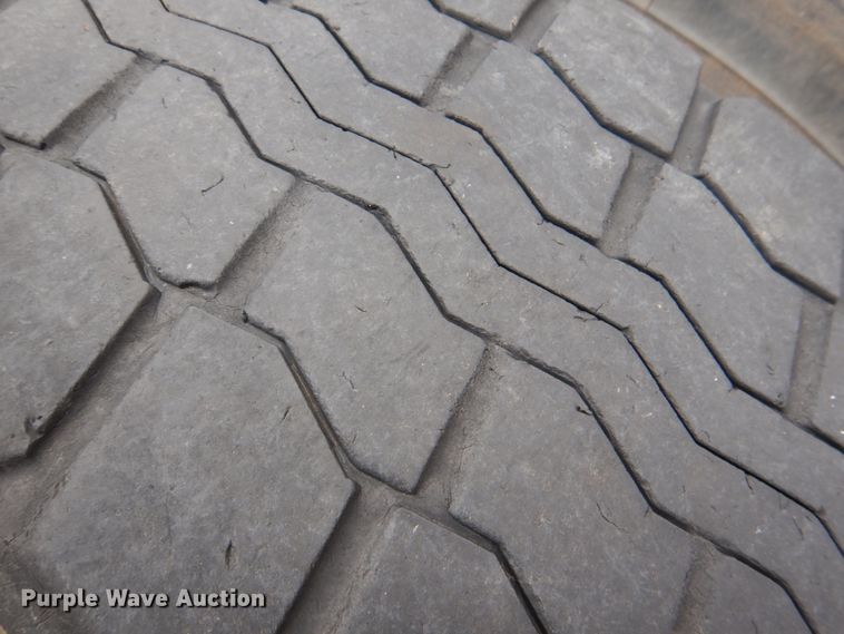 image for item DL0689 2001 Mack CH612  semi truck