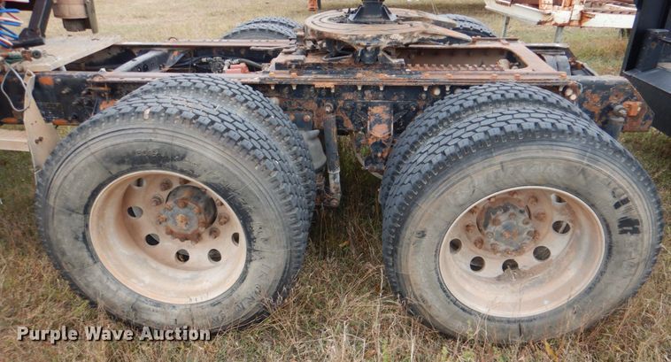 image for item DL0689 2001 Mack CH612  semi truck