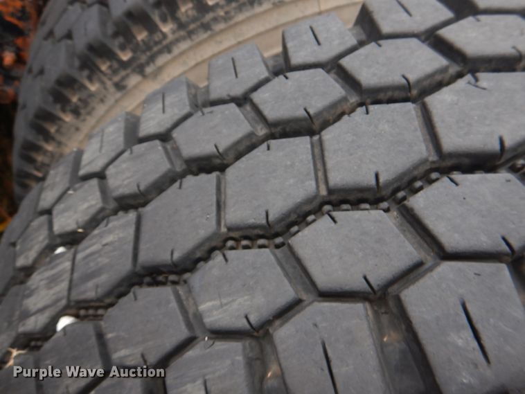 image for item DL0689 2001 Mack CH612  semi truck