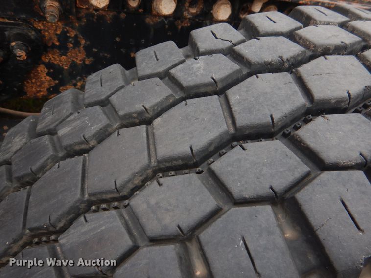 image for item DL0689 2001 Mack CH612  semi truck