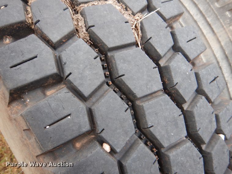 image for item DL0689 2001 Mack CH612  semi truck