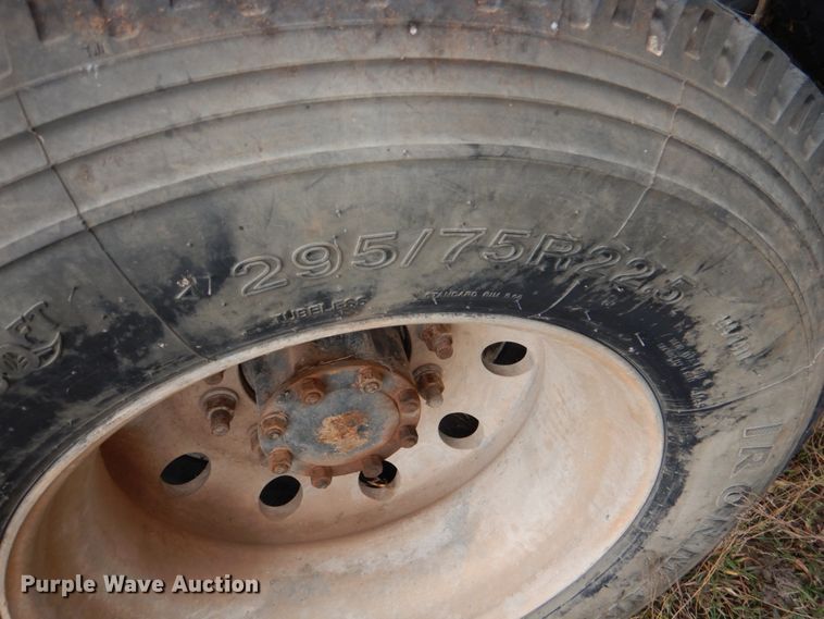 image for item DL0689 2001 Mack CH612  semi truck