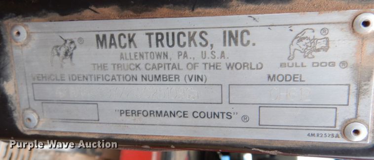 image for item DL0689 2001 Mack CH612  semi truck