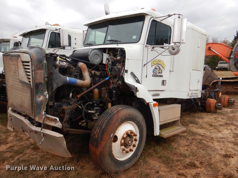 image for item DL0691 1998 Freightliner FLD112  semi truck