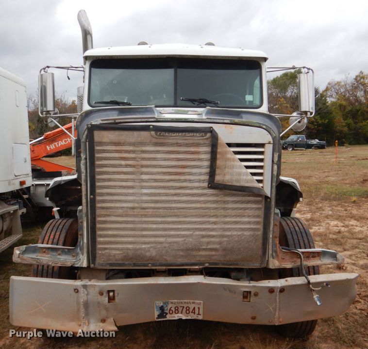 image for item DL0691 1998 Freightliner FLD112  semi truck