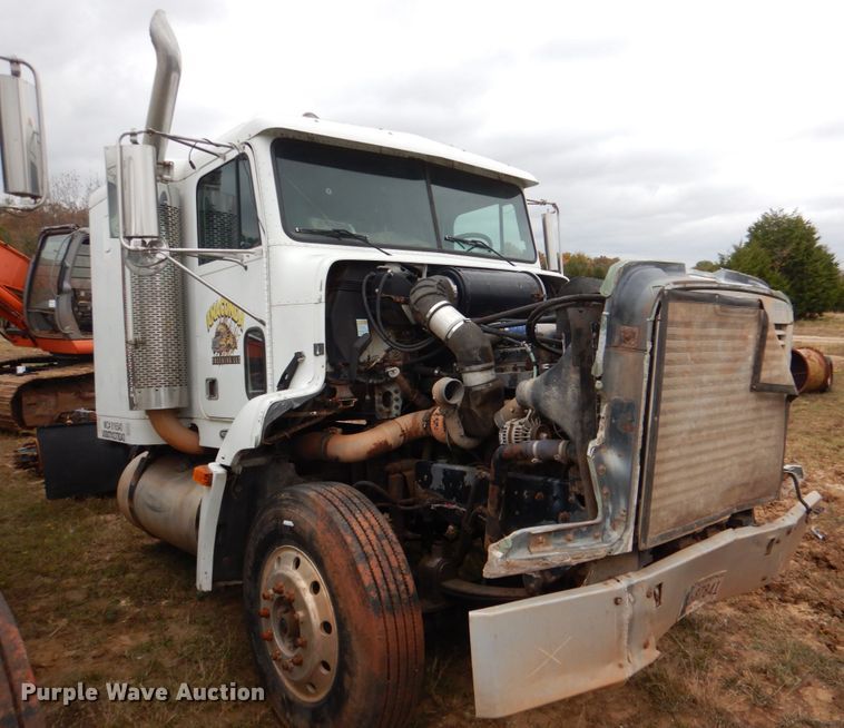 image for item DL0691 1998 Freightliner FLD112  semi truck
