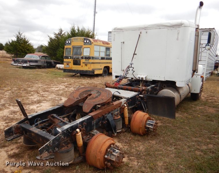 image for item DL0691 1998 Freightliner FLD112  semi truck