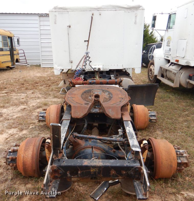 image for item DL0691 1998 Freightliner FLD112  semi truck