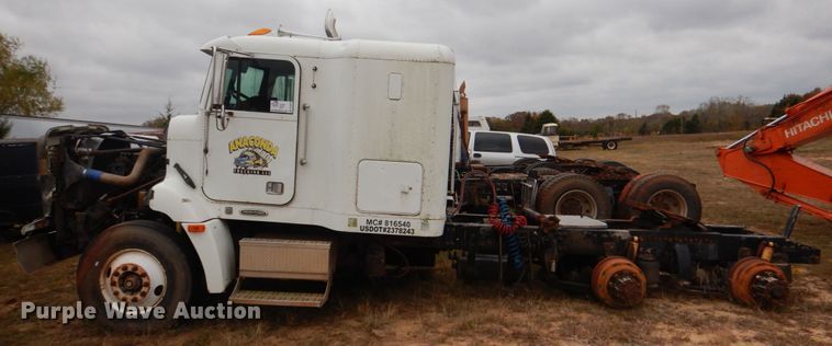 image for item DL0691 1998 Freightliner FLD112  semi truck