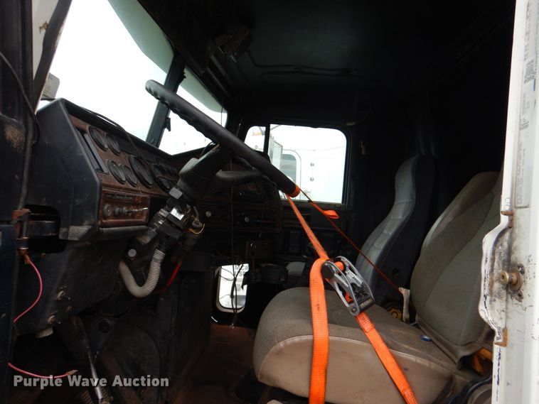 image for item DL0691 1998 Freightliner FLD112  semi truck