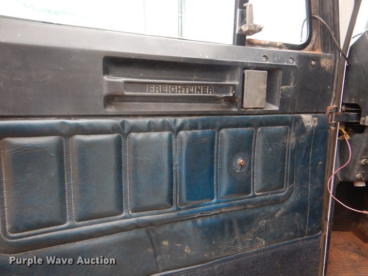 image for item DL0691 1998 Freightliner FLD112  semi truck