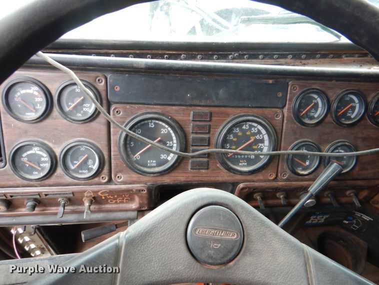 image for item DL0691 1998 Freightliner FLD112  semi truck