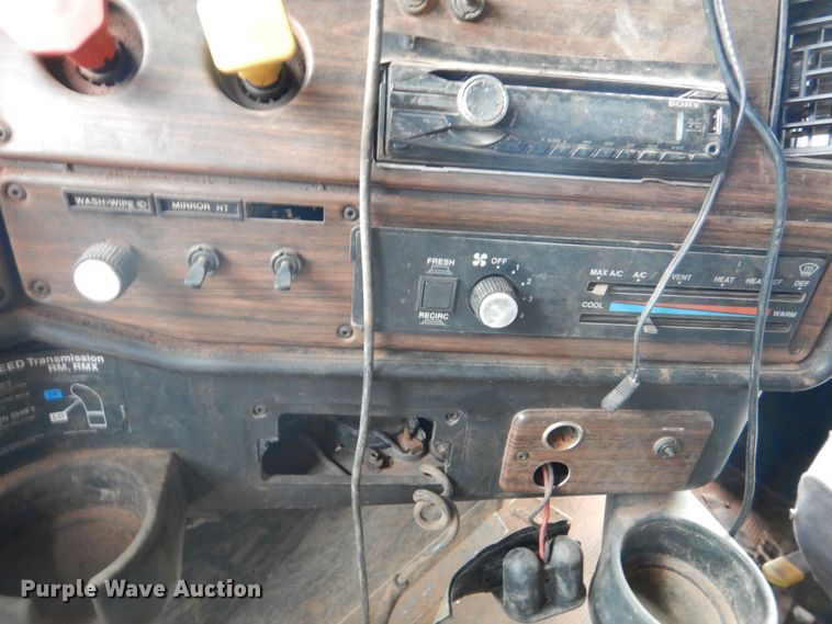 image for item DL0691 1998 Freightliner FLD112  semi truck