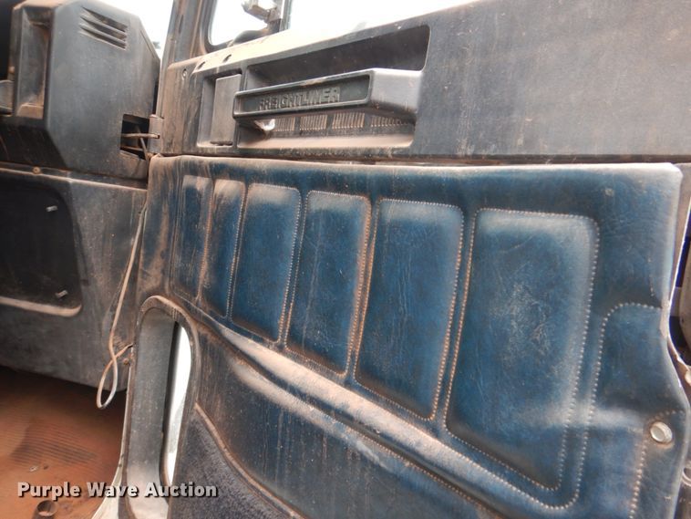 image for item DL0691 1998 Freightliner FLD112  semi truck