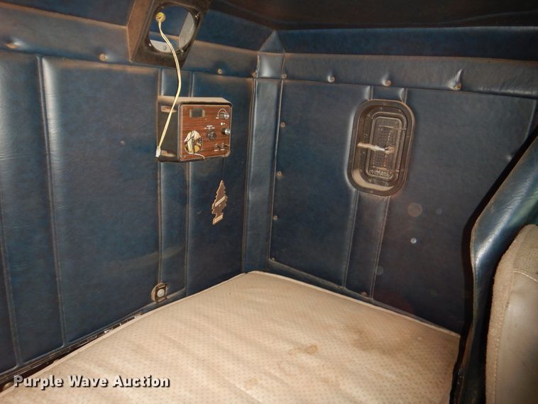 image for item DL0691 1998 Freightliner FLD112  semi truck