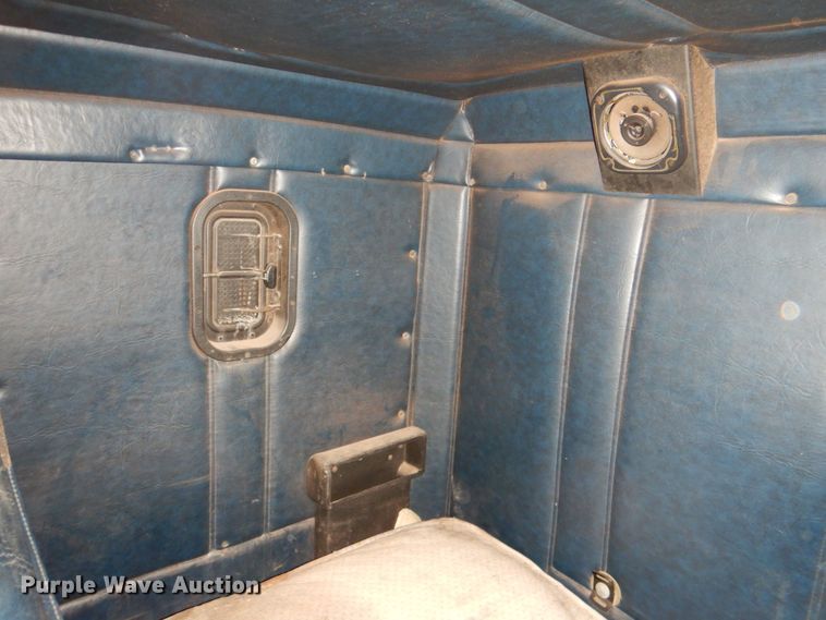 image for item DL0691 1998 Freightliner FLD112  semi truck