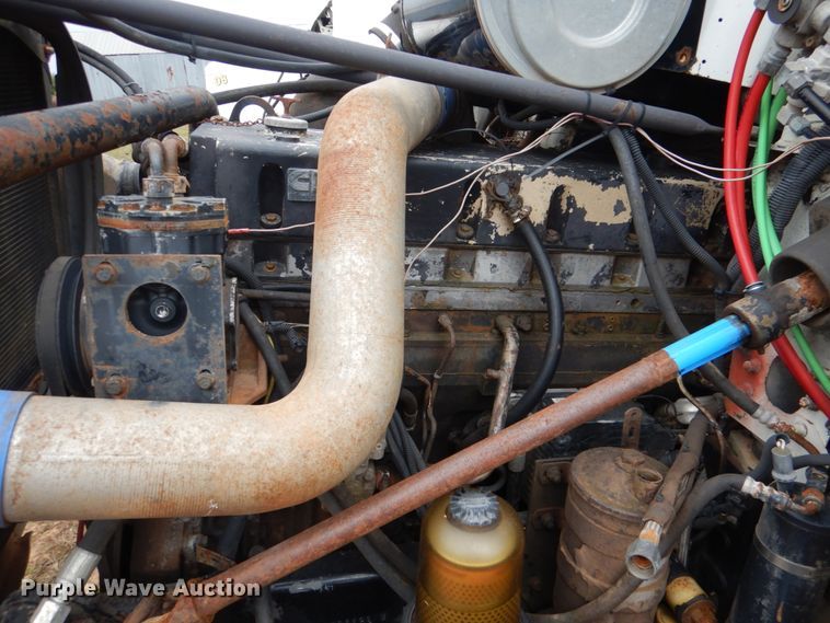 image for item DL0691 1998 Freightliner FLD112  semi truck