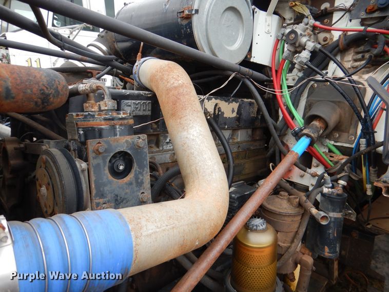 image for item DL0691 1998 Freightliner FLD112  semi truck