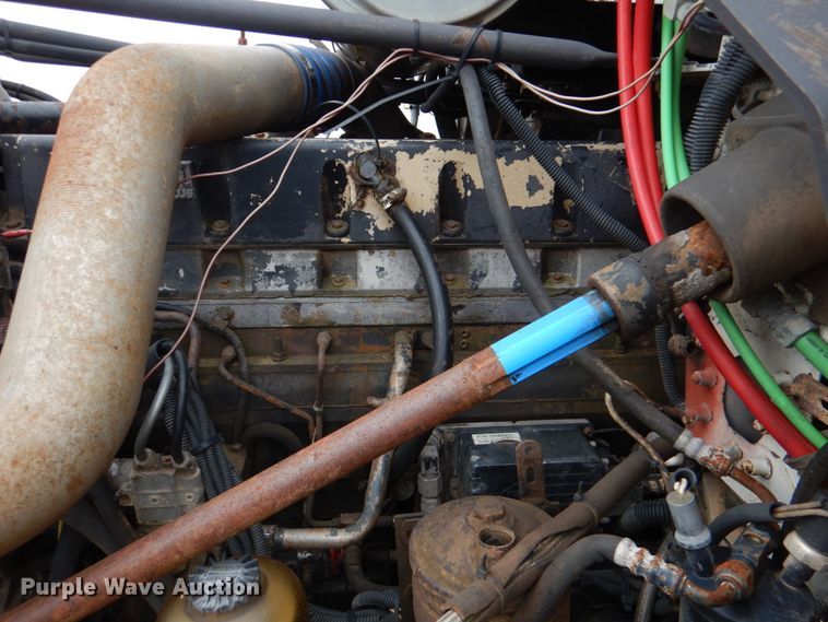 image for item DL0691 1998 Freightliner FLD112  semi truck