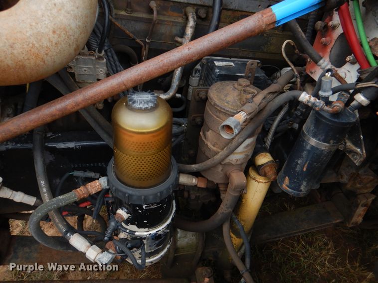 image for item DL0691 1998 Freightliner FLD112  semi truck