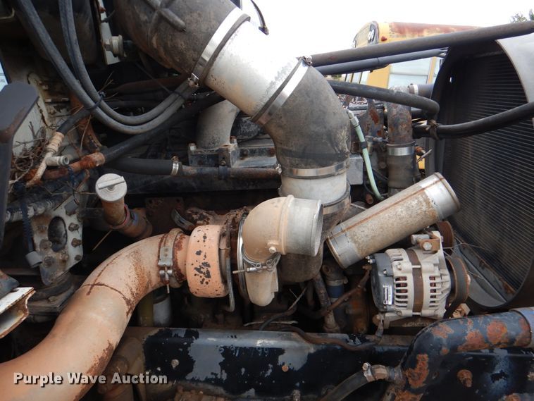 image for item DL0691 1998 Freightliner FLD112  semi truck