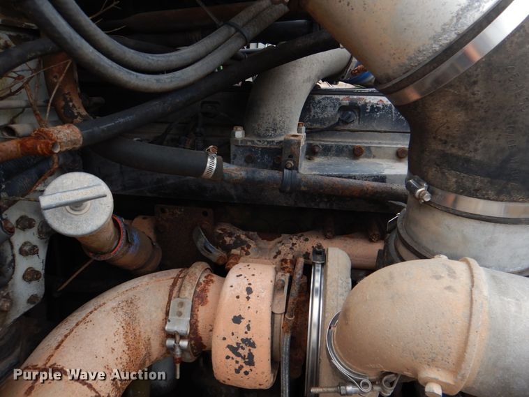 image for item DL0691 1998 Freightliner FLD112  semi truck