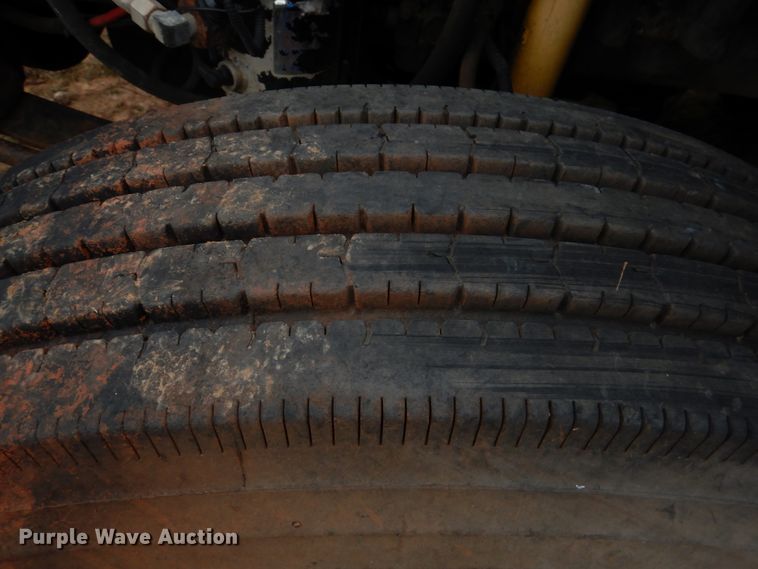 image for item DL0691 1998 Freightliner FLD112  semi truck