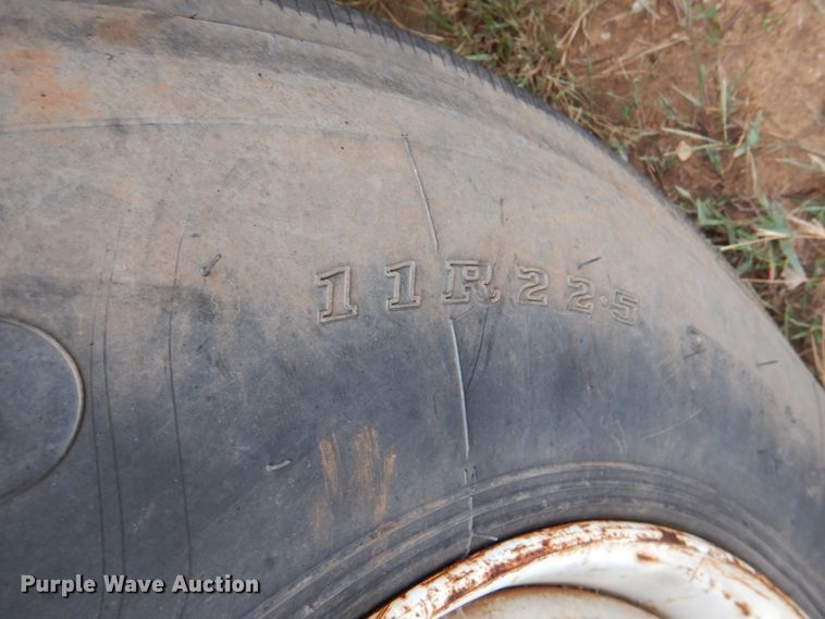 image for item DL0691 1998 Freightliner FLD112  semi truck