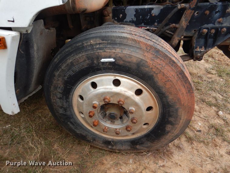 image for item DL0691 1998 Freightliner FLD112  semi truck