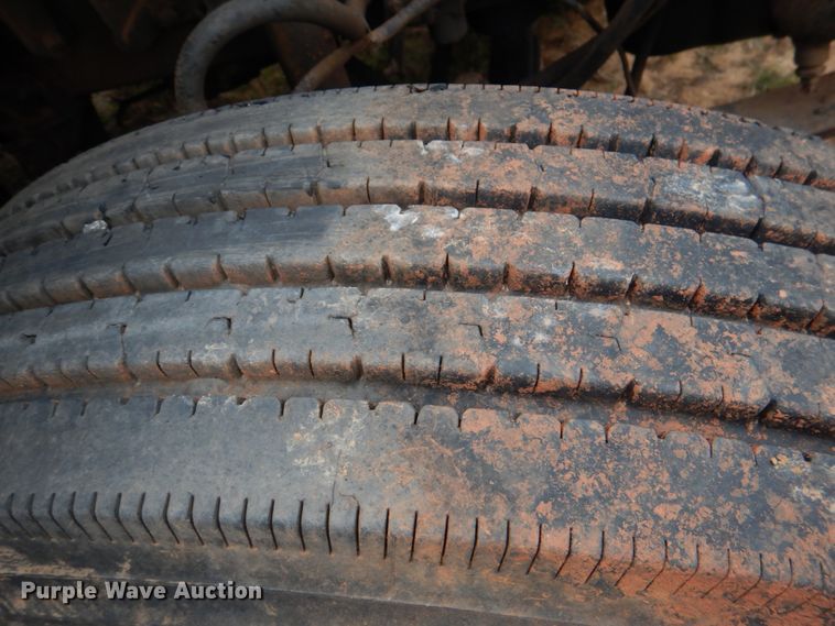 image for item DL0691 1998 Freightliner FLD112  semi truck