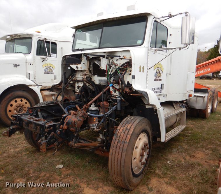 image for item DL0692 1998 Freightliner FLD112  semi truck