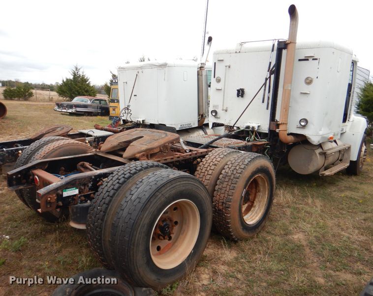 image for item DL0692 1998 Freightliner FLD112  semi truck