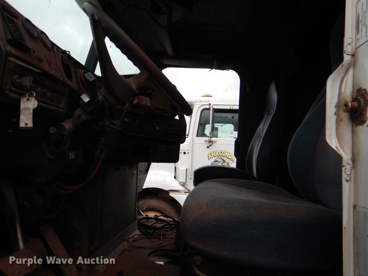 image for item DL0692 1998 Freightliner FLD112  semi truck